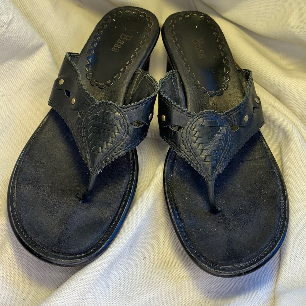 Bass leather wedge thong sandal hardly worn EUC